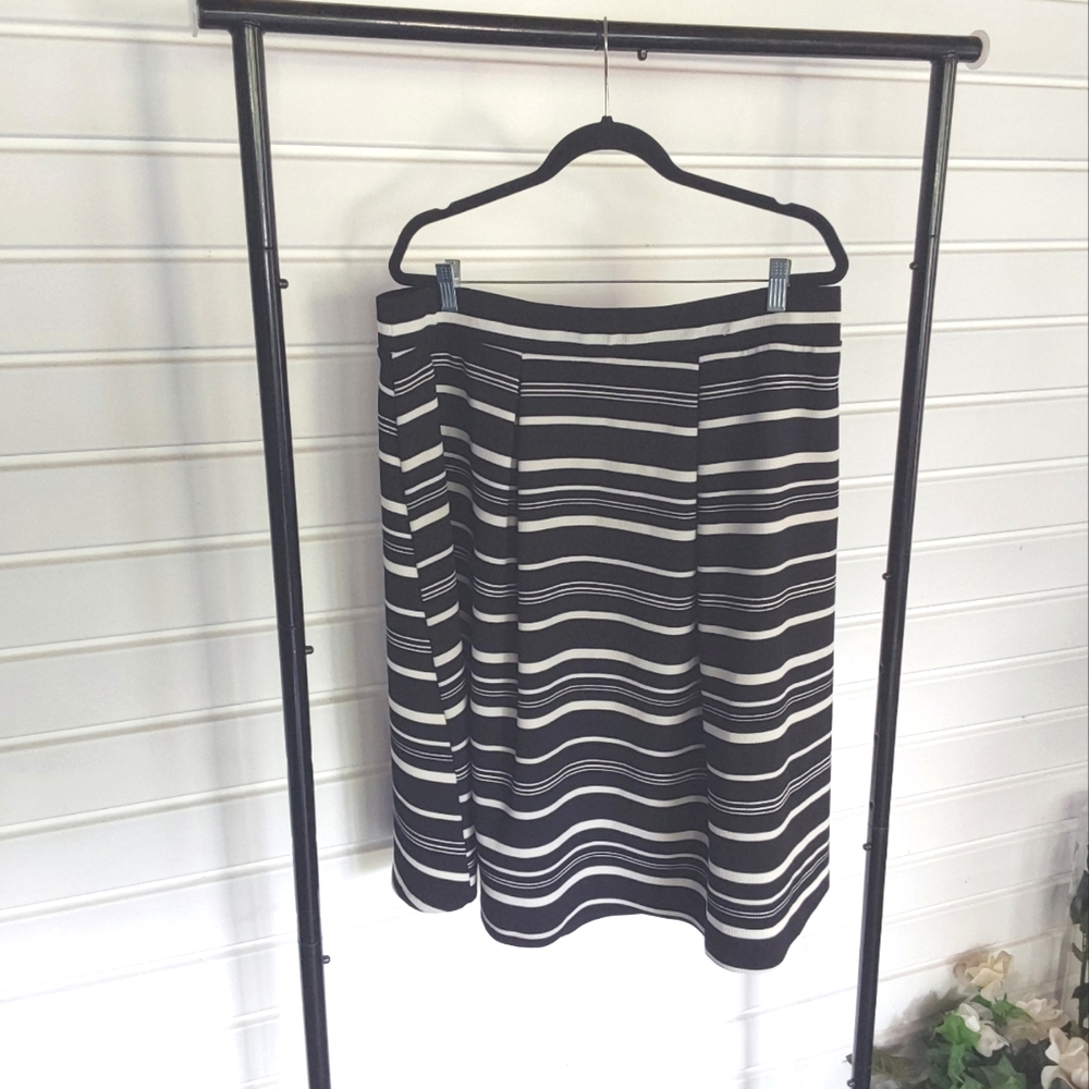 CAT0 est. 1946 Striped Black and White A-Line Women's Skirt Size 18/20W
